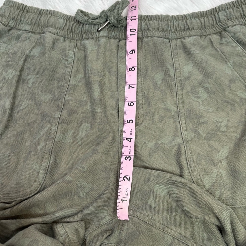 Athleta Printed Farallon Jogger Size 12 Olive Army Green Camo Print Pull On Pant - Picture 15 of 16